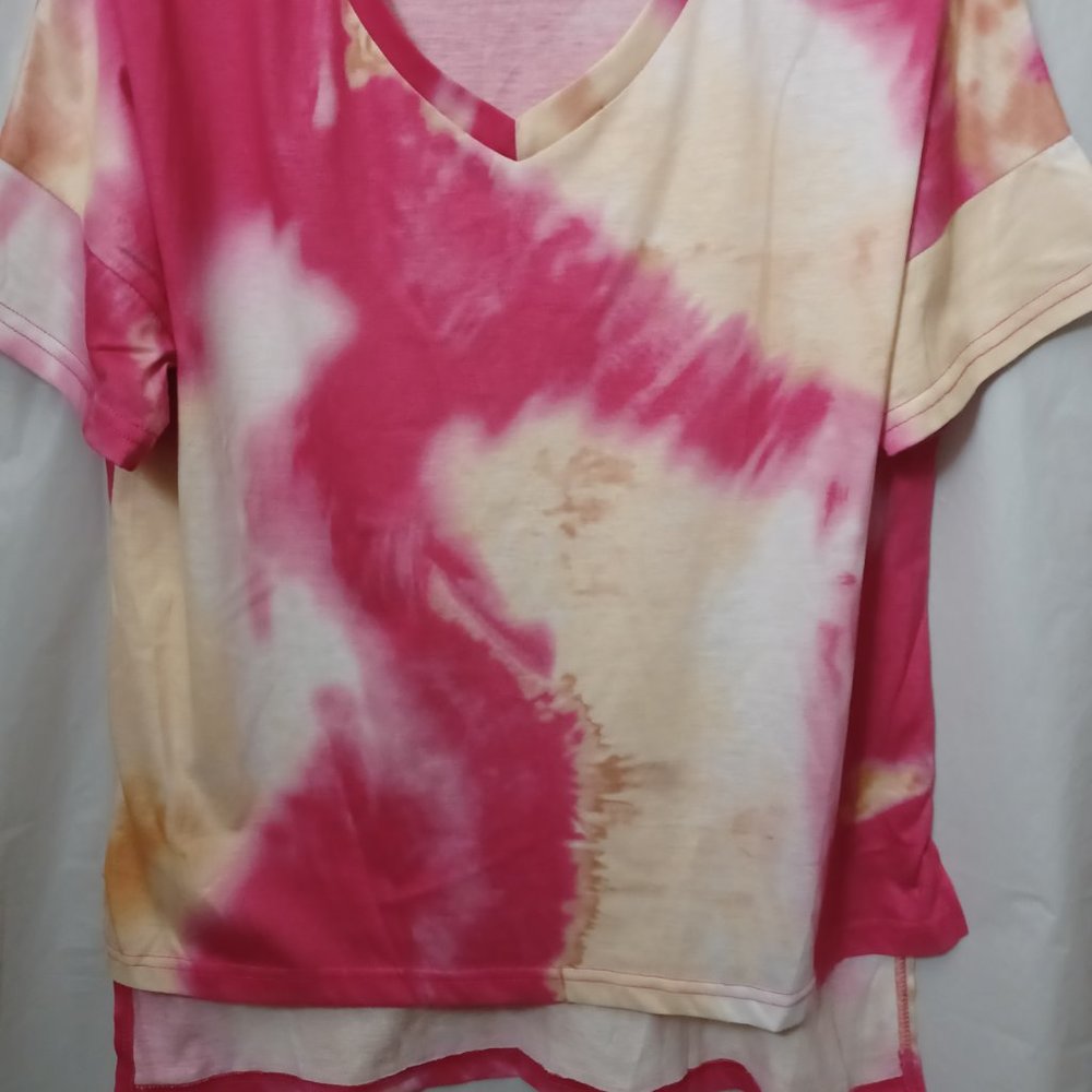 BELINDA  (TYE/DYE  V NECK ) TOP - Picture 3 of 10